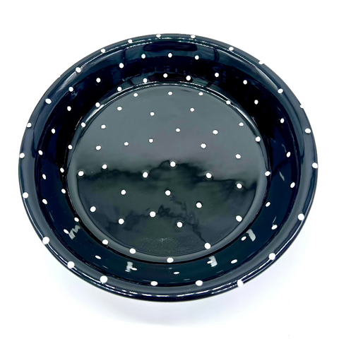 Black and White Dot Pie Baker