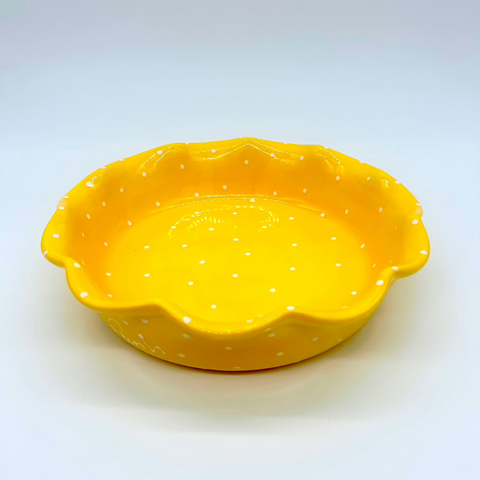 Yellow and White Dot Pie Baker