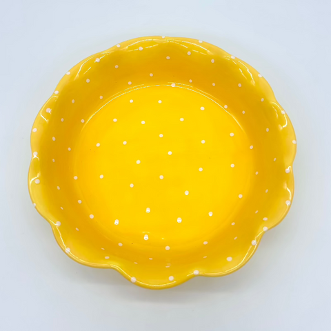 Yellow and White Dot Pie Baker