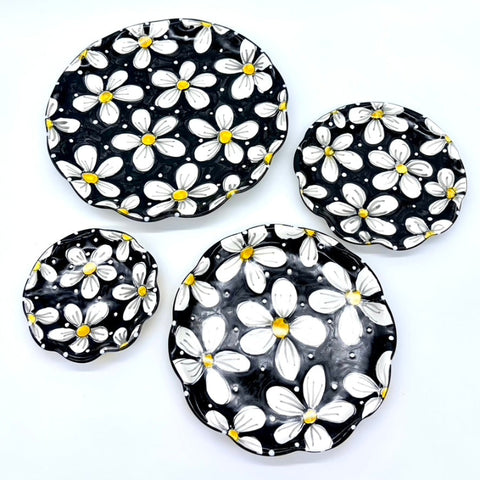 Black & White Daisy Plates