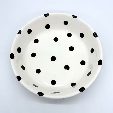 White and Big Black Dots Pie Baker