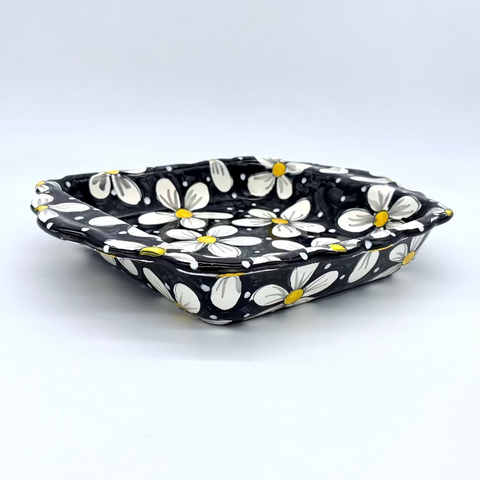 Black and White Daisy Square Baker